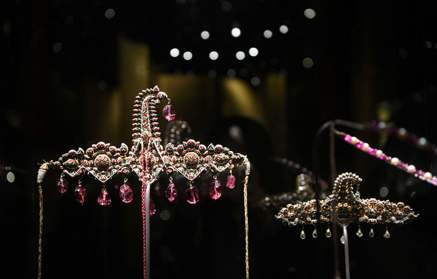 Indian jewels shine in Palace Museum