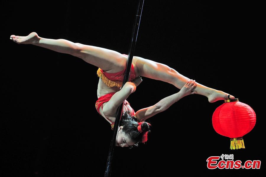 Ke Hong wins mens singles in world pole dancing contest 