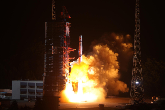 Relay satellite 'Queqiao' launched to explore Moon's far side