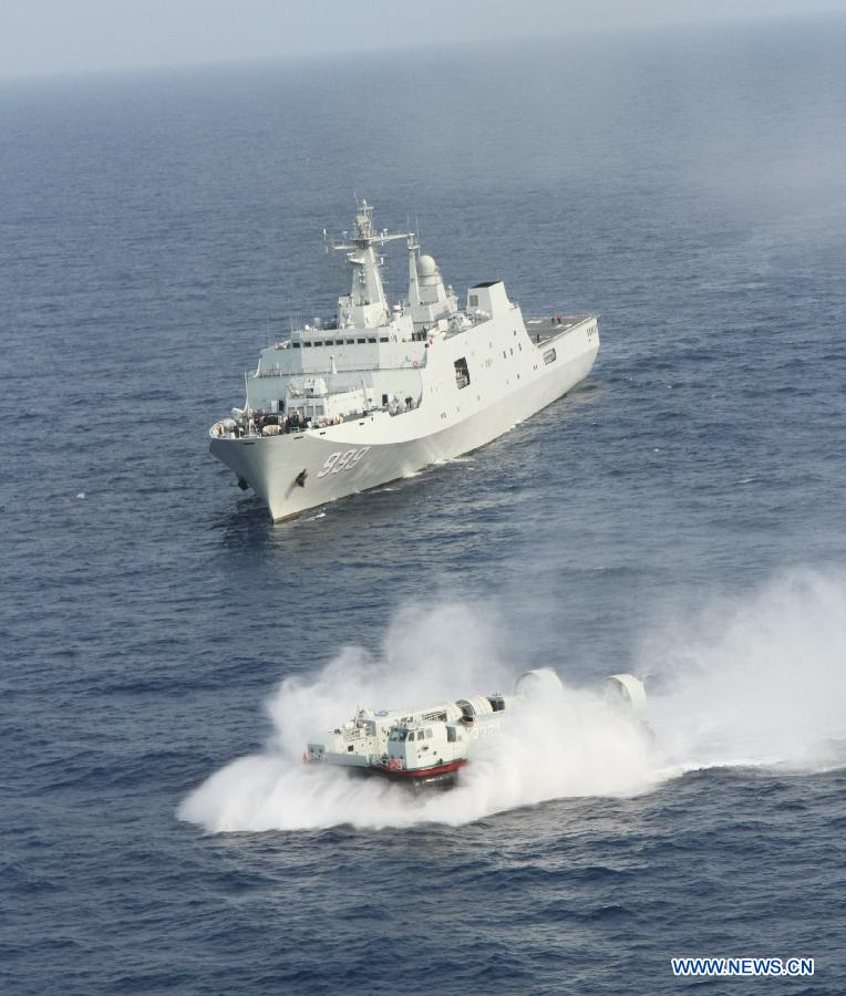navy warships conduct high-sea training (2/3)