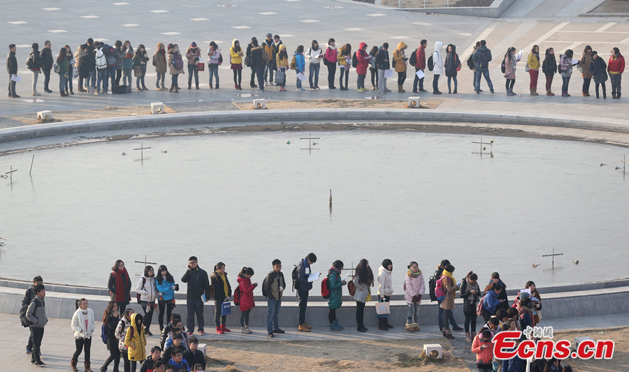 Student Wait Long Queue University library draws long queue (5/5) - Headlines, features, photo ...